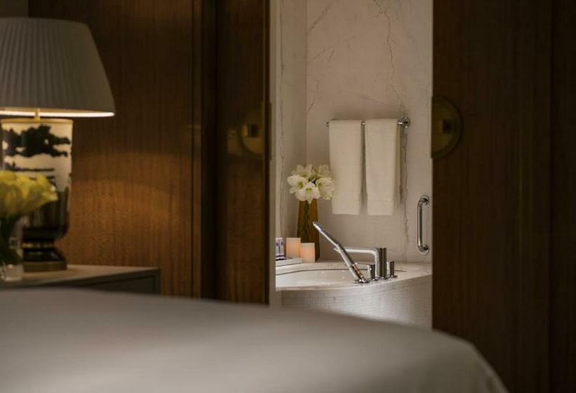 اتاق لوکس با تخت بزرگ, Four Seasons Hotel Tianjin