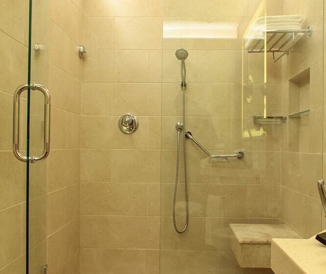 سوییت خانوادگی, Thousand Nights Hotel Amman