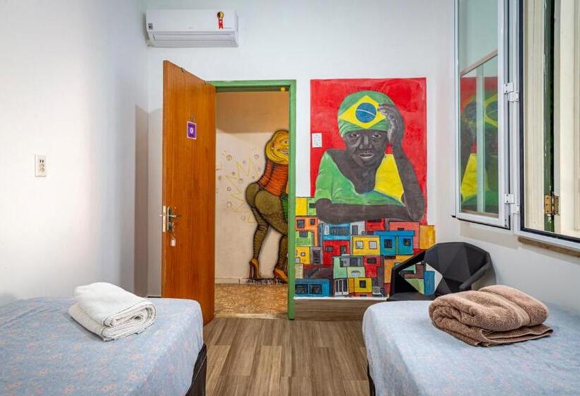 اتاق استاندارد, Books Hostel