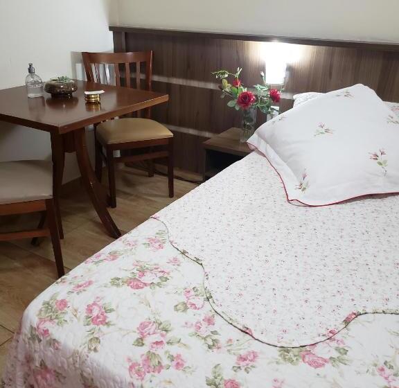 سوئیت با وان آب گرم, Grand Enio Hotel E Cantina