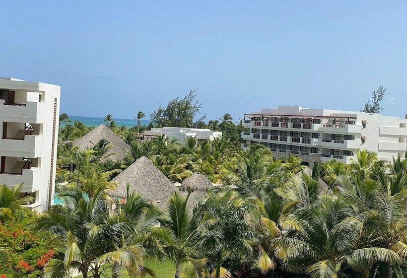 سوییت جونیور با چشم‌انداز جانبی دریا, Secrets Cap Cana Resort & Spa - Adults Only - All Inclusive