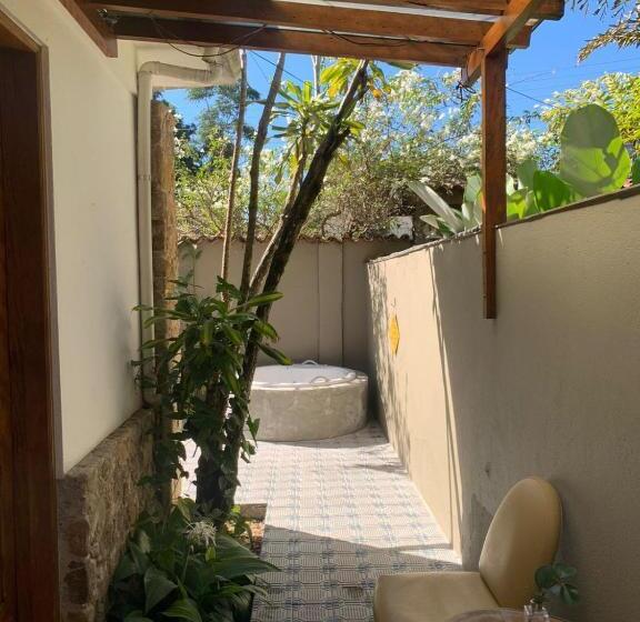 Quarto Estandar com Hidromassagem, Pousada Pontal Gardens
