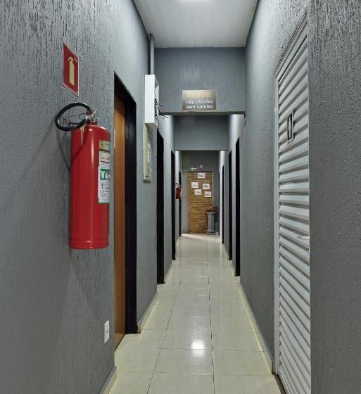 Quarto Estandar Banheiro Compartilhado, & Hostel Ribeirao