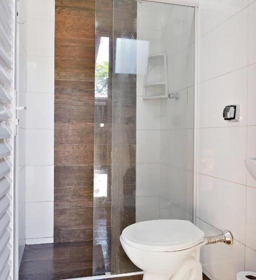 Quarto Estandar Banheiro Compartilhado, & Hostel Ribeirao