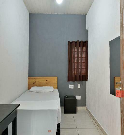 Quarto Estandar Individual Banheiro Compartilhado, & Hostel Ribeirao