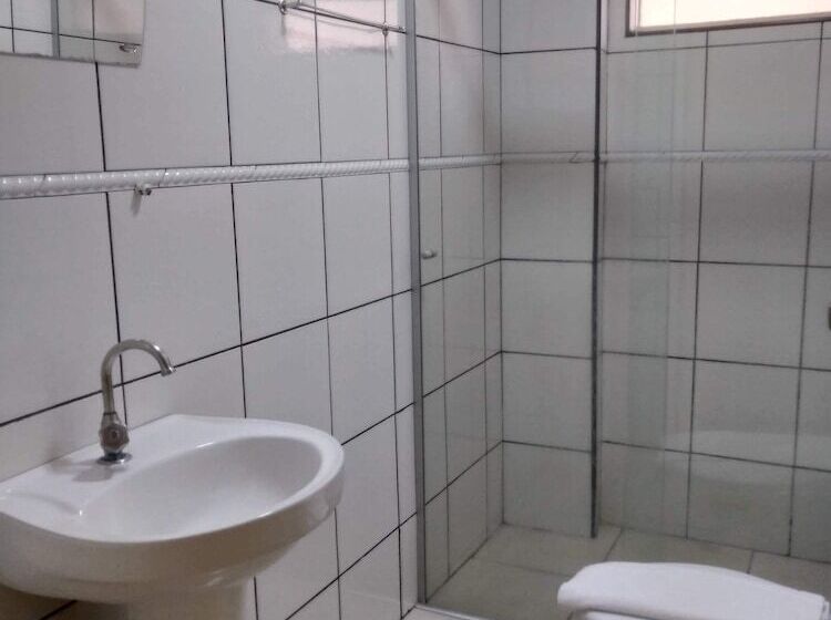 غرفة قياسية ثلاثية, Lelis