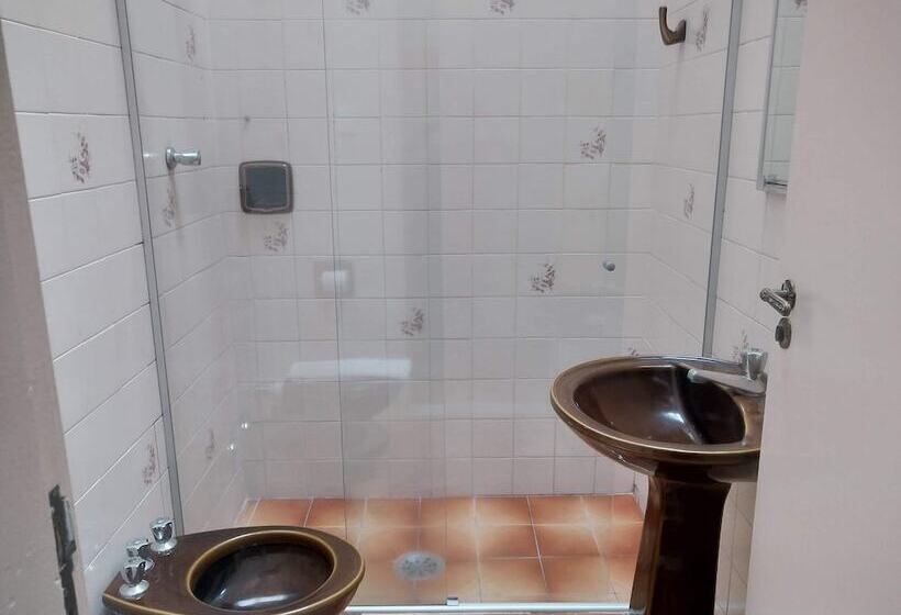 غرفة قياسية ثلاثية, Lelis