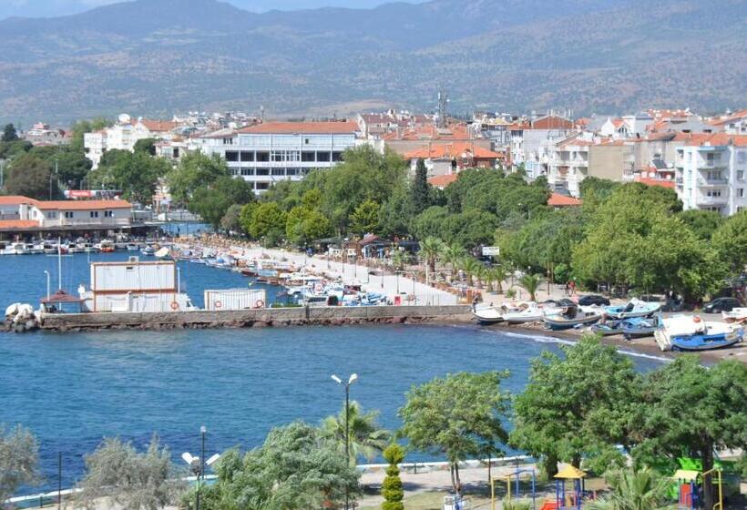 Четырехместный Номер Стандарт Вид на Море, Perla