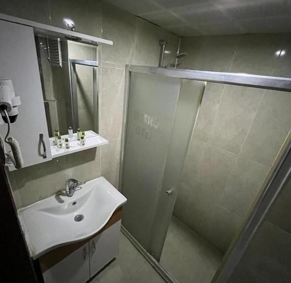 Quarto Triplo Estandar, Metro Otel