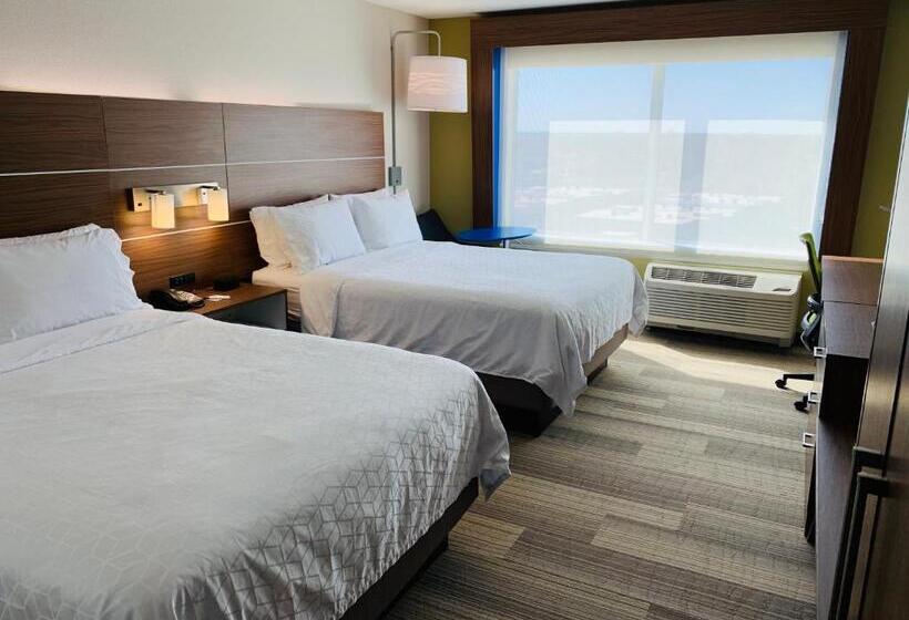 장애인을 위한 스탠다드 룸, Holiday Inn Express & Suites Moore, An Ihg