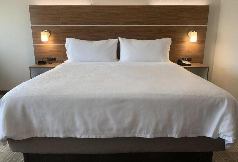 장애인을 위한 스위트, Holiday Inn Express & Suites Moore, An Ihg