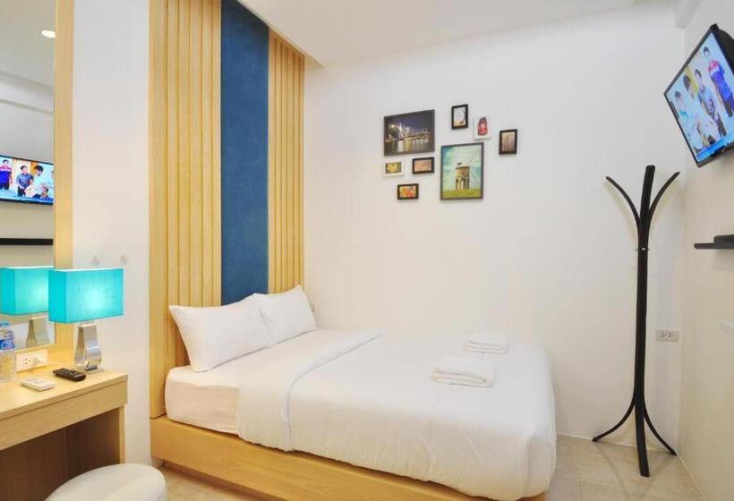 스탠다드 룸 공동 욕실, The Bedrooms Hostel Pattaya