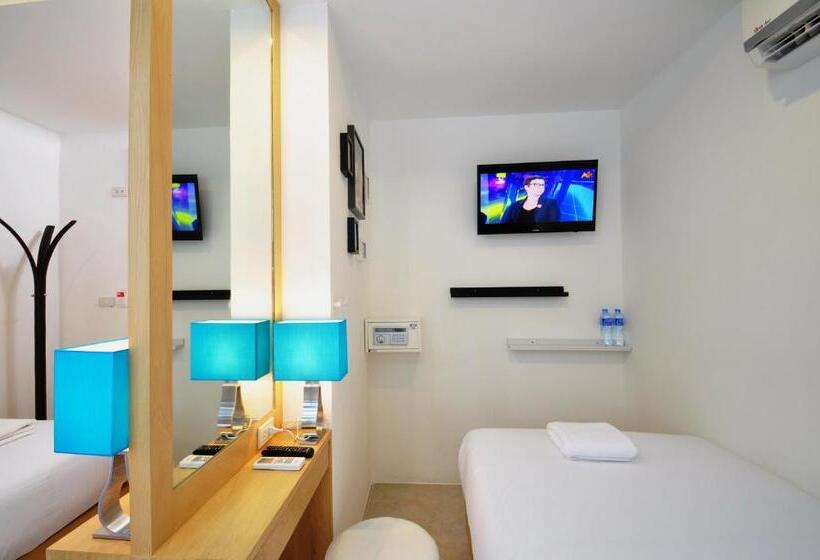 스탠다드 룸 공동 욕실, The Bedrooms Hostel Pattaya