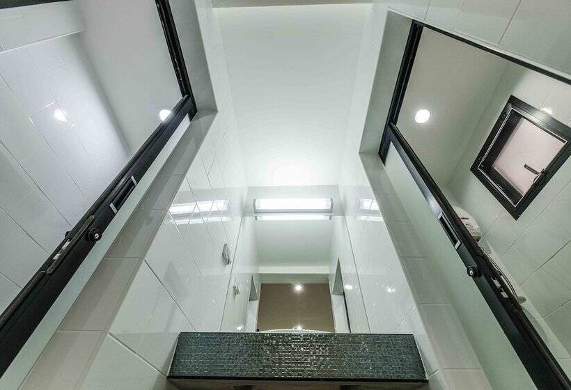 Quarto Triplo Estandar, Don Muang
