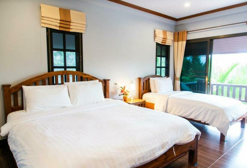 اتاق استاندارد سه نفره, Baanrimnam Resort Trat
