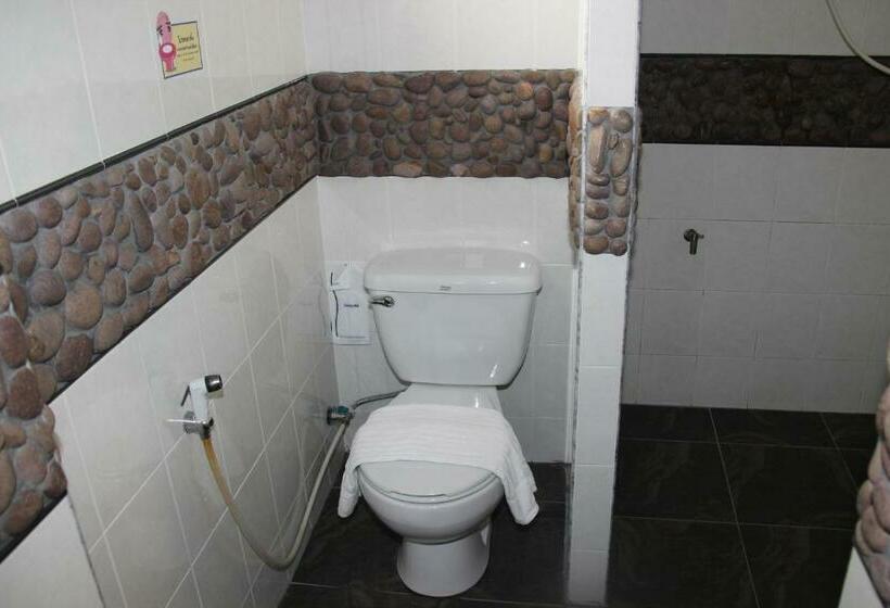 اتاق استاندارد سه نفره, Baanrimnam Resort Trat