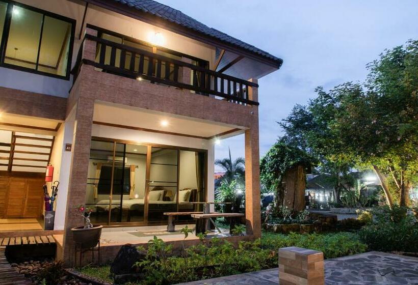 اتاق استاندارد سه نفره, Baanrimnam Resort Trat