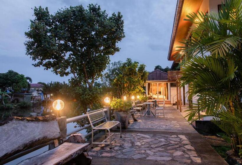 اتاق لوکس, Baanrimnam Resort Trat