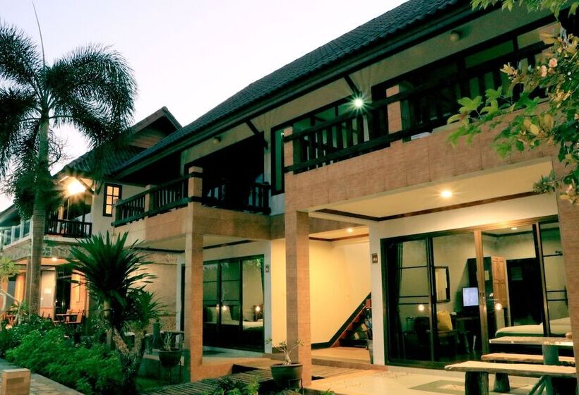 اتاق استاندارد سه نفره, Baanrimnam Resort Trat