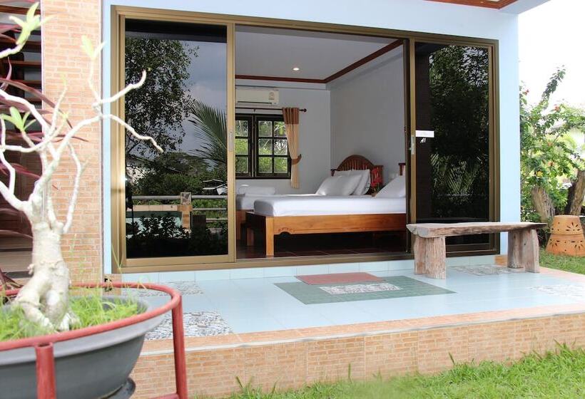 اتاق استاندارد سه نفره, Baanrimnam Resort Trat