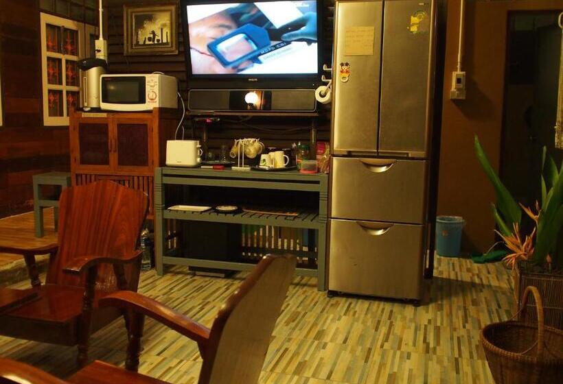 キングサイズベッドのスタンダードルーム, Chommuang Guest House