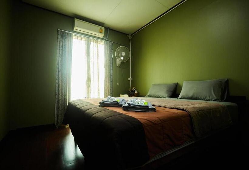 キングサイズベッドのスタンダードルーム, Chommuang Guest House