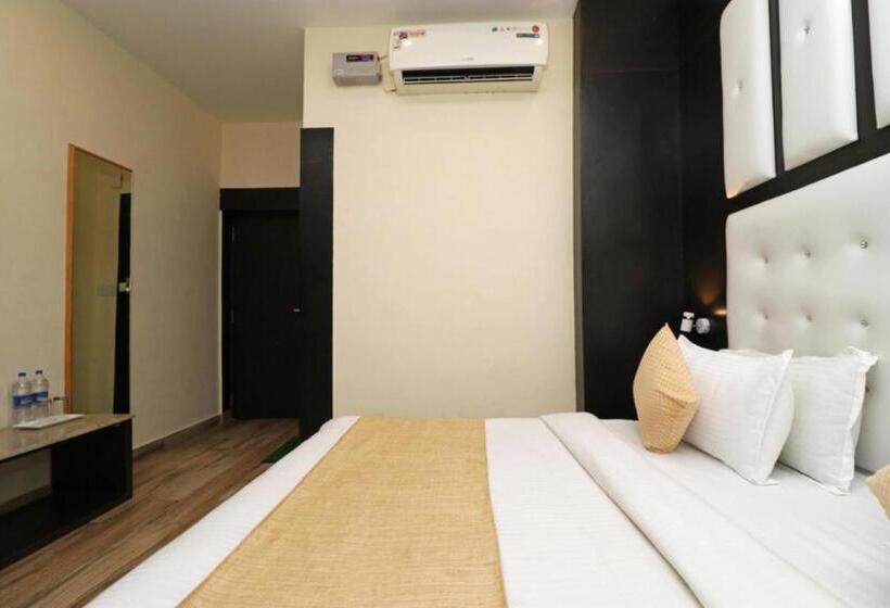 발코니 디럭스 룸, Super Townhouse Dharamshala Near Norbulingka Institute