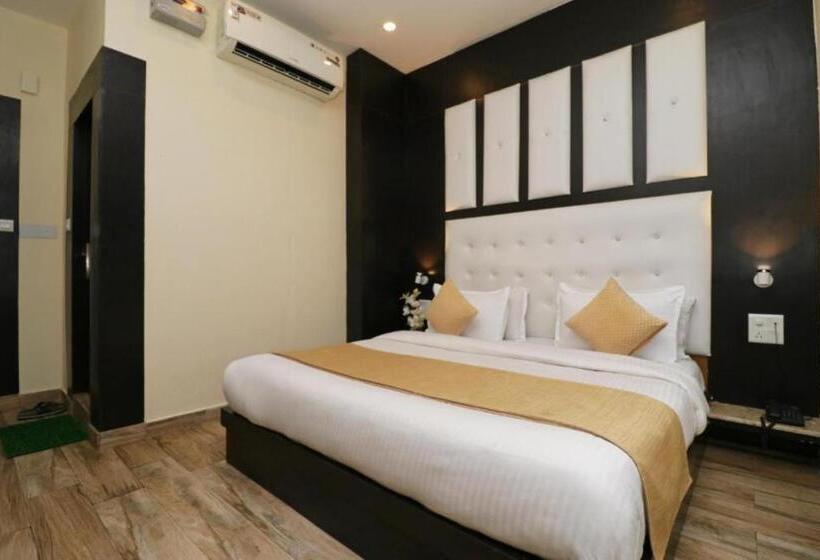 발코니 디럭스 룸, Super Townhouse Dharamshala Near Norbulingka Institute