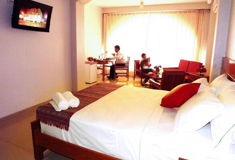 سوئیت جونیور با چشم‌انداز, Del Castillo Plaza Hotel Pucallpa
