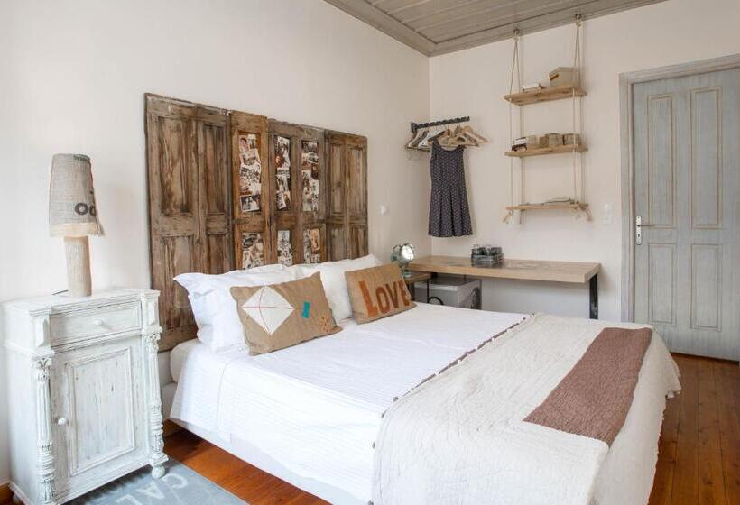 Quarto Estandar Individual, Amymone And Adiandi