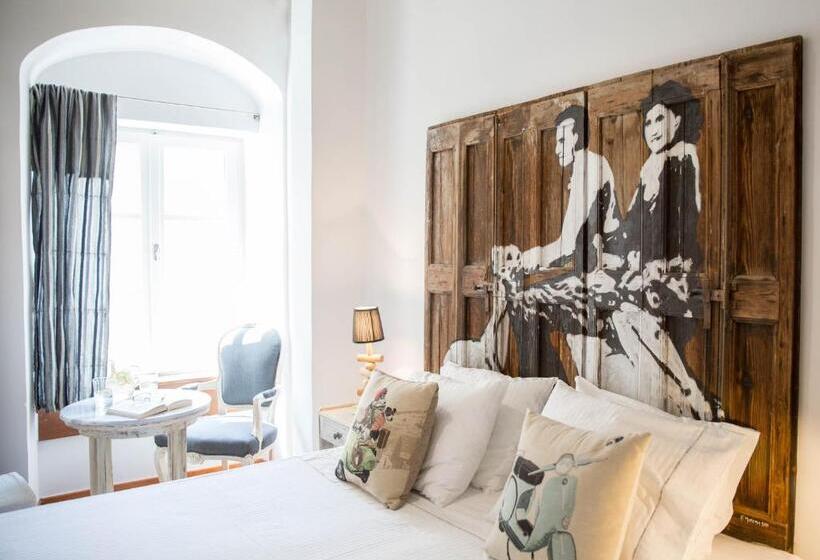 Quarto Estandar, Amymone And Adiandi