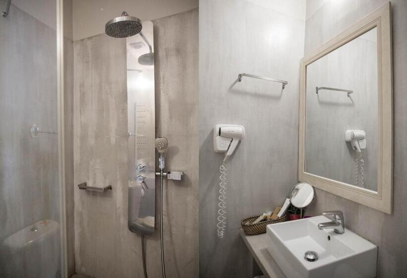 Quarto Estandar, Amymone And Adiandi