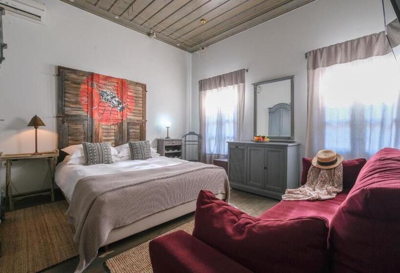 Quarto Superior com Sacada, Amymone And Adiandi