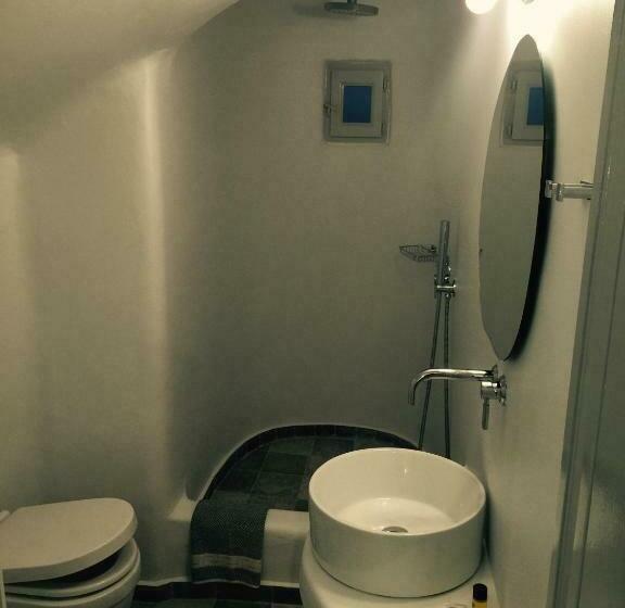 اتاق استاندارد, Evagelia's Place