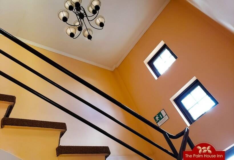 اتاق استاندارد چهار تخته, The Palm House Inn