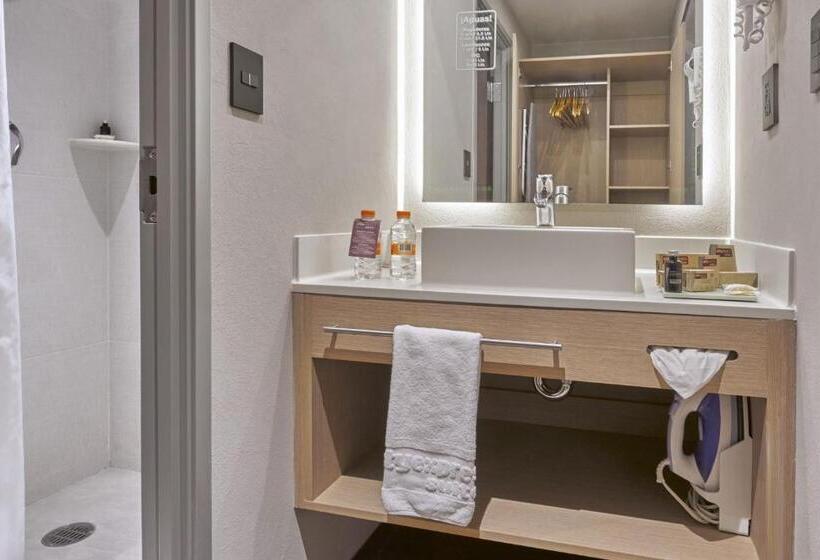 キングサイズベッドのスイートルーム, City Express Suites By Marriott Silao Aeropuerto