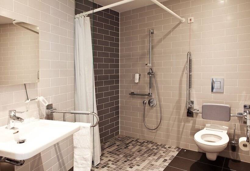 Номер Стандарт Двуспальная Кровать Адаптированный для Инвалидов, Holiday Inn Express   Siegen, An Ihg