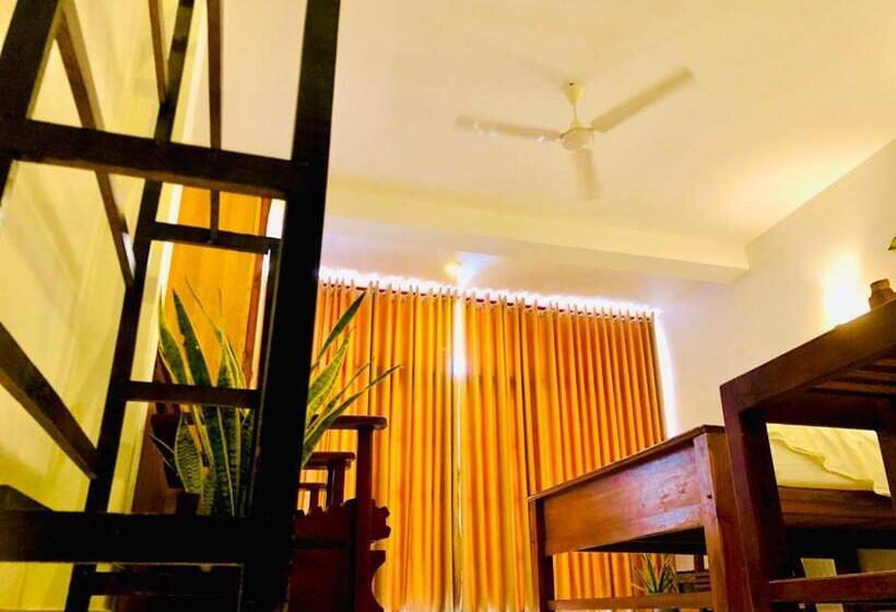 3 Bett Deluxe Zimmer, Mirissa Beach Inn