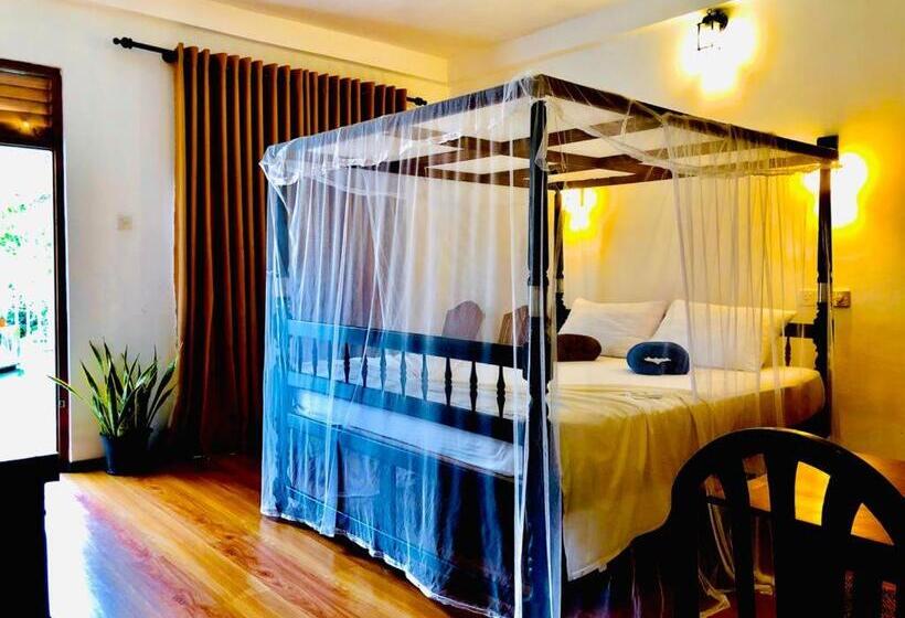 Номер Deluxe с Балконом, Mirissa Beach Inn