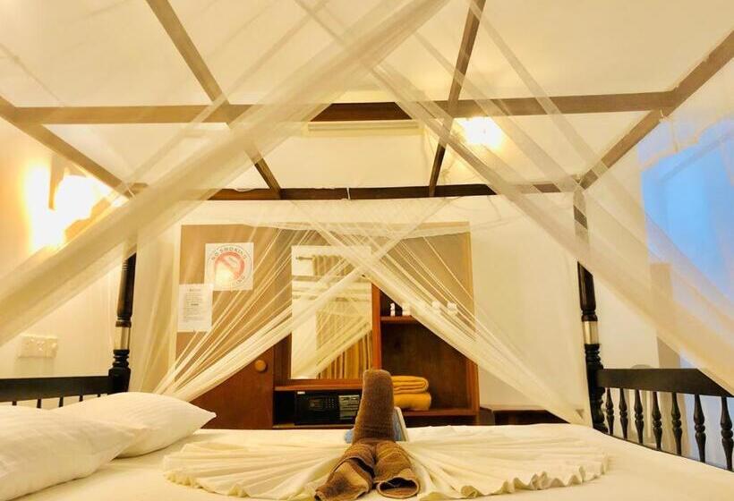 Номер Deluxe с Балконом, Mirissa Beach Inn