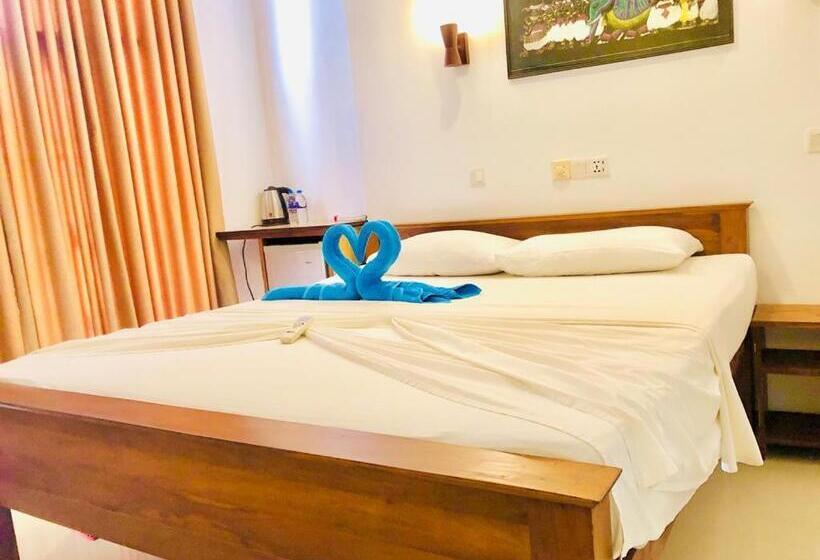 Номер Deluxe с Балконом, Mirissa Beach Inn