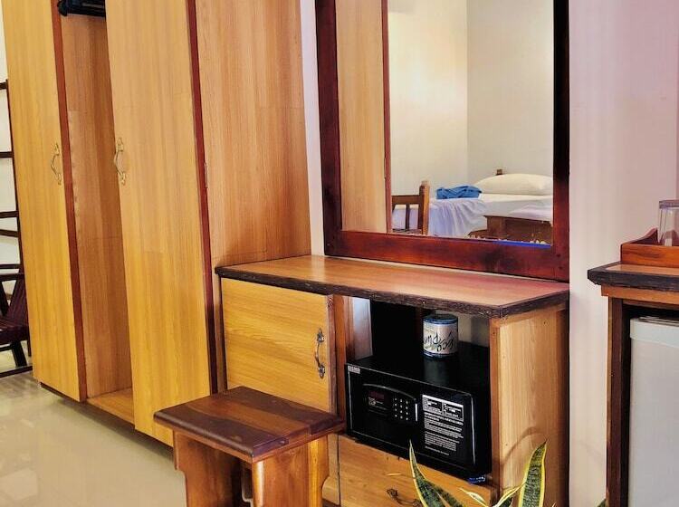3 Bett Deluxe Zimmer, Mirissa Beach Inn