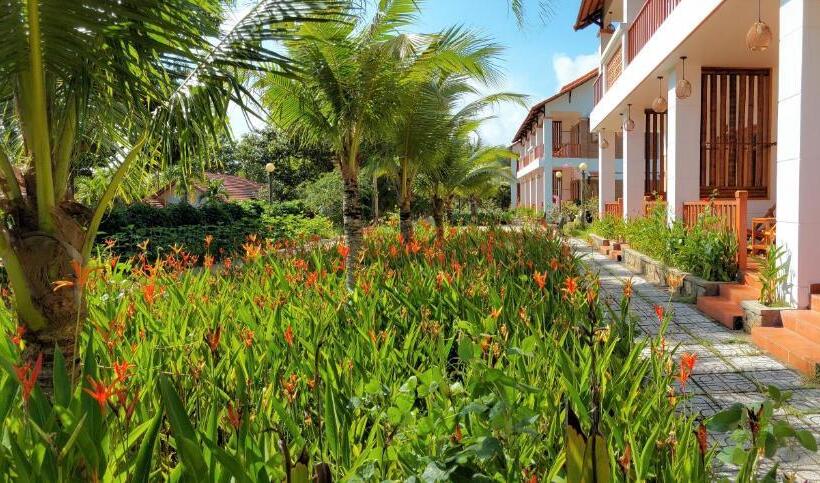 اتاق لوکس با چشم‌انداز باغ, The Garden House Phu Quoc Resort