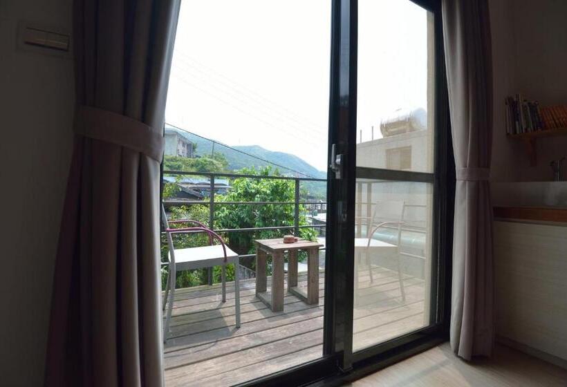 اتاق استاندارد با چشم‌انداز کوهستان, Blue Sky B&b