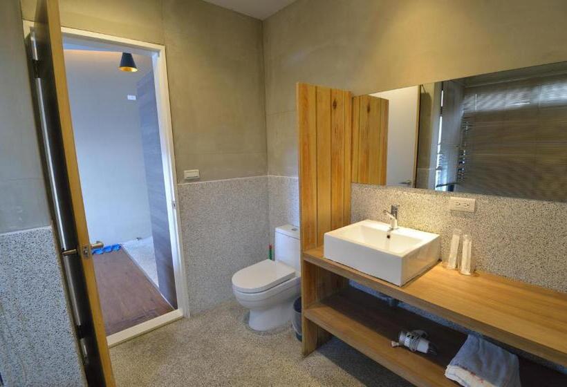 اتاق استاندارد با بالکن و چشم‌انداز دریا, Blue Sky B&b