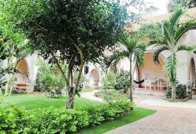 بانگلوی استاندارد, Diadem Resort