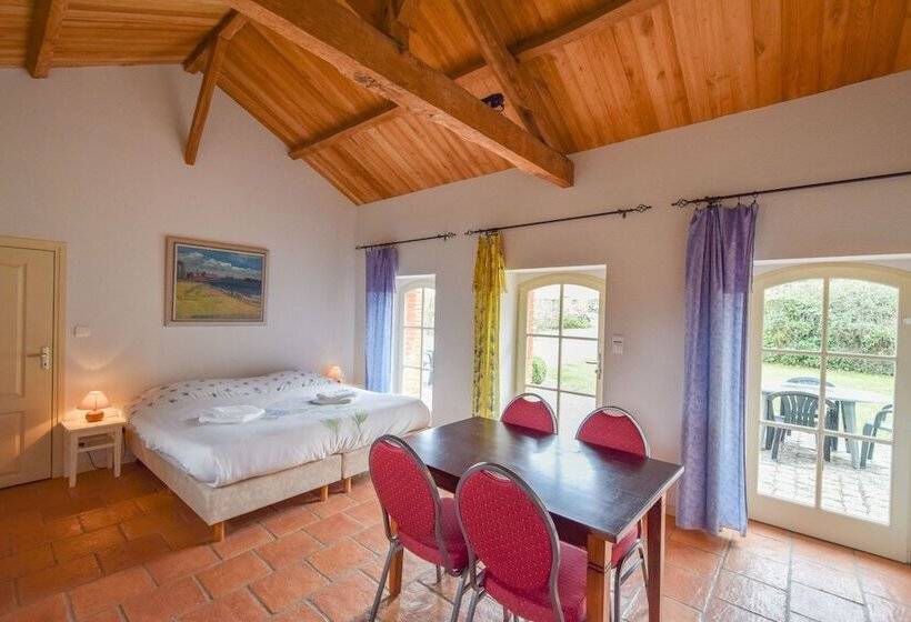 Студия Стандарт, Domaine D'essendiéras