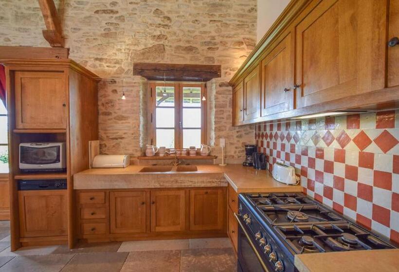 Дом 4 Спальни, Domaine D'essendiéras