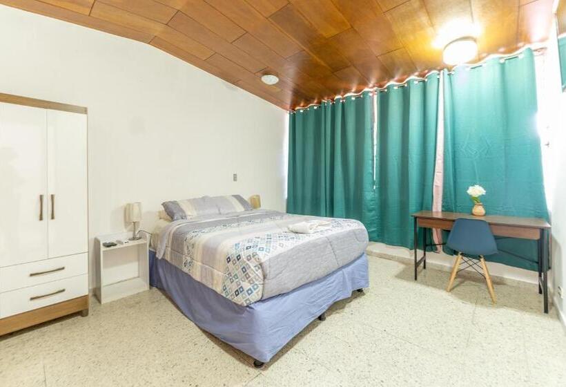 اتاق لوکس, Volcano Hostal Y Restaurante