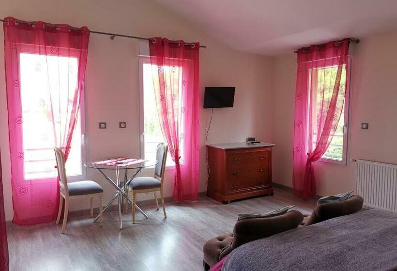 Номер Стандарт Трехместный, Chambre D'hôtes Du Bois Joli
